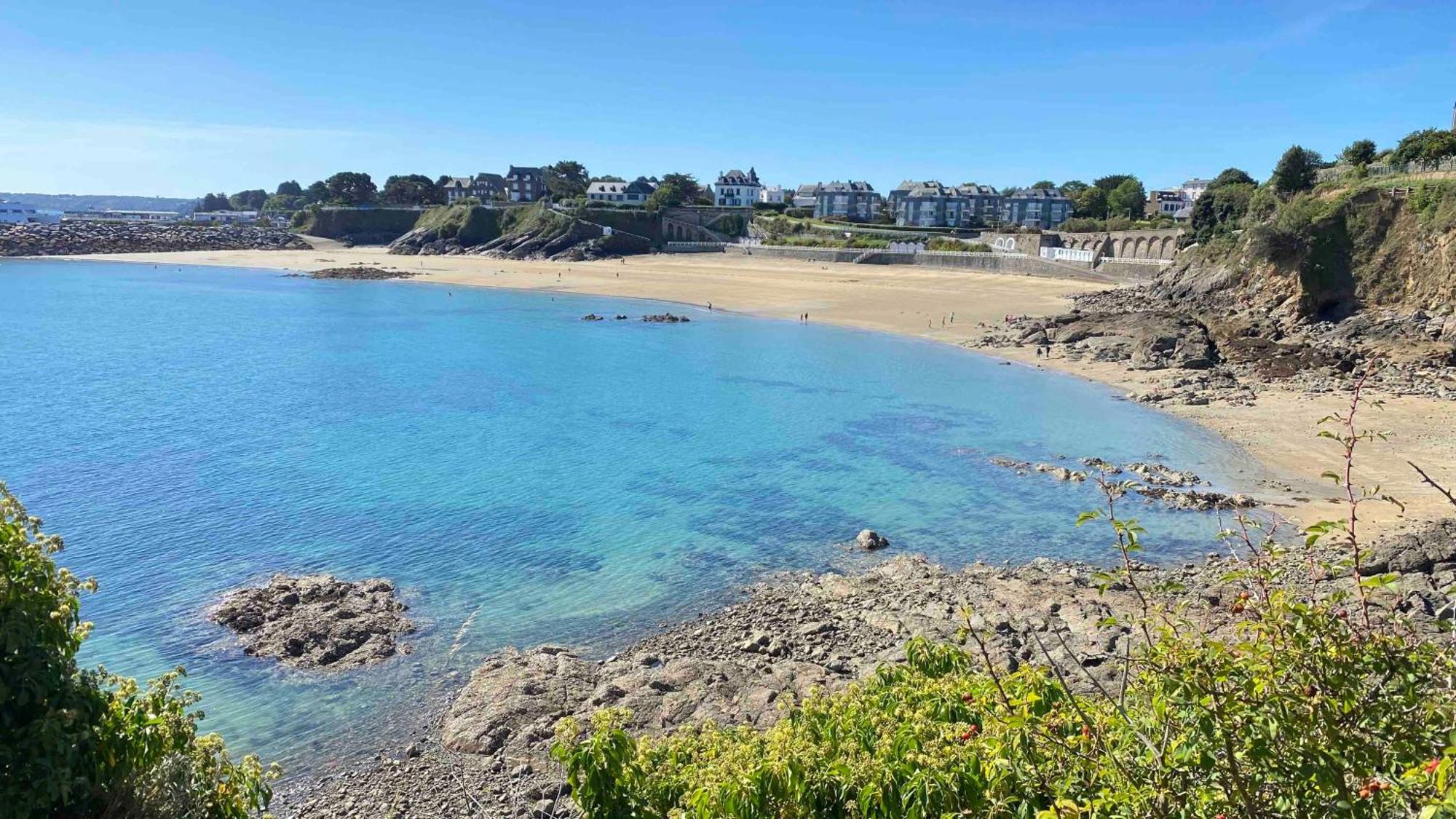 Residence Des 3 Iles, En Plein Centre-Ville, A 5 Min Des Plages, 3 Appartements Neufs Etables-sur-Mer Exterior photo